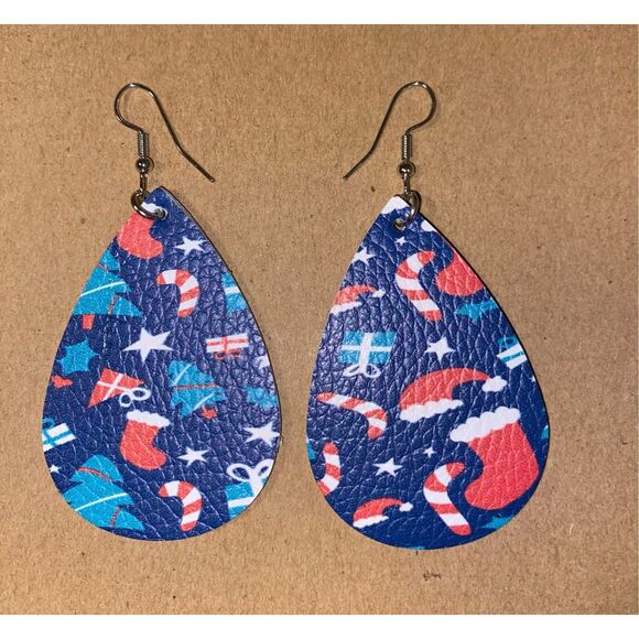 ☀️3/$12☀️ Christmas Decoration Inspired Dangle Earrings - Picture 1 of 3